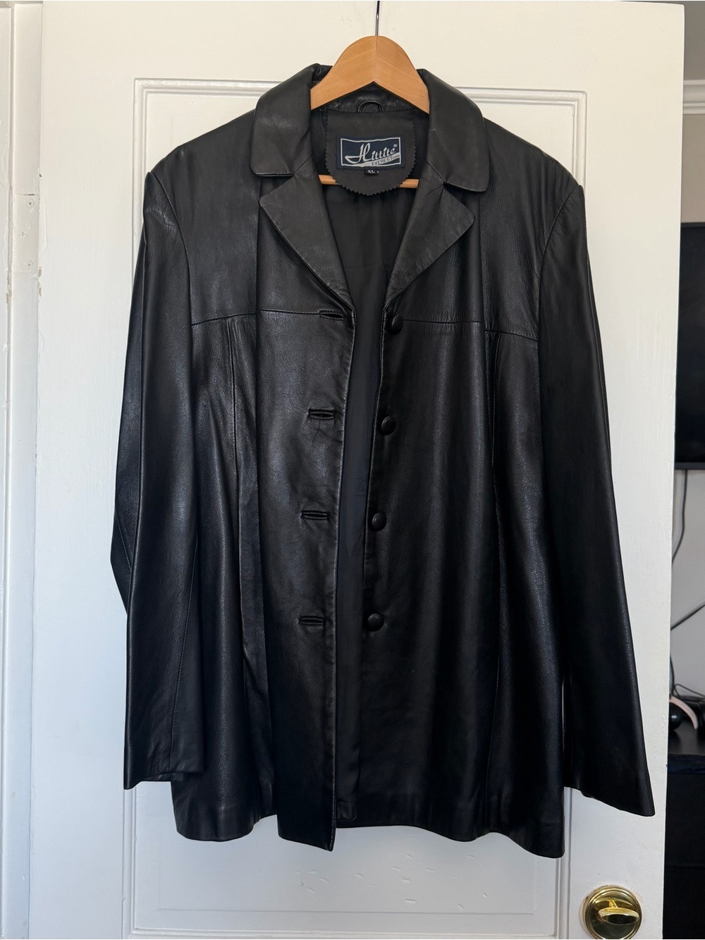 VINTAGE BLACK LEATHER JACKET
